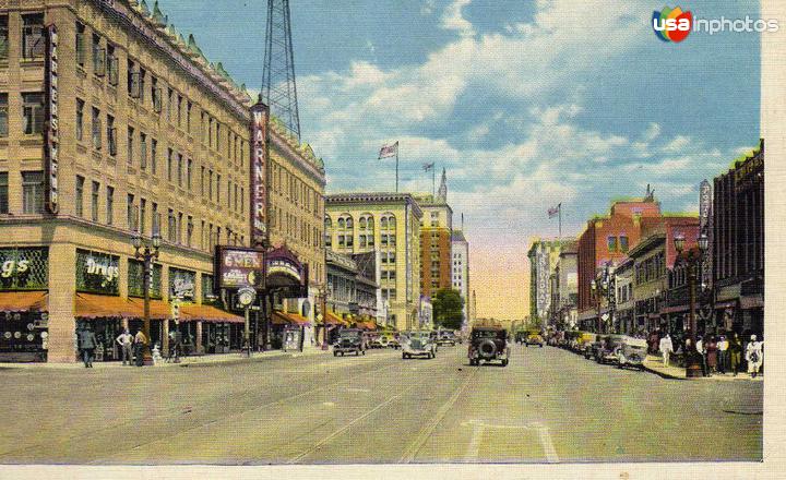 HOLLYWOOD BOULEVARD,LOKING EAST FROM WARNER BROS. THETRE.