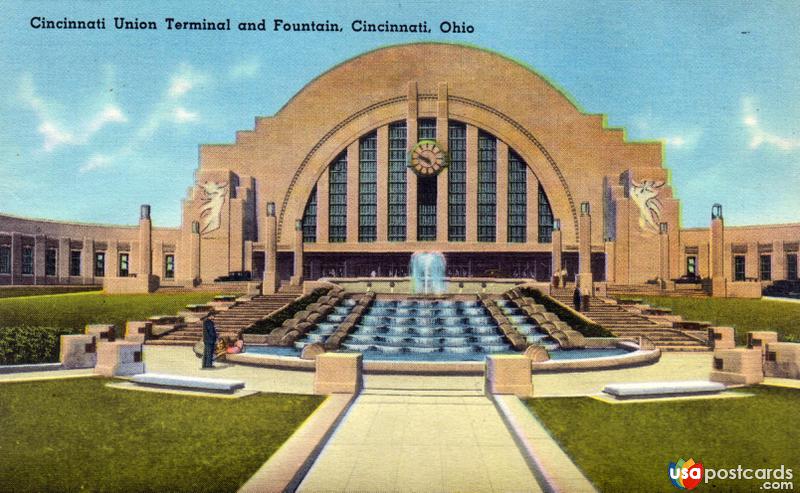 Cincinnati Union Terminal and Fountain