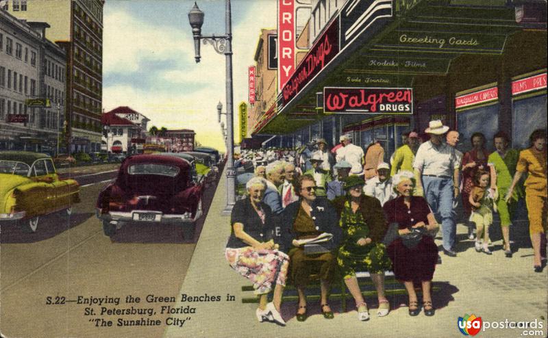 Pictures of St. Petersburg, Florida: Enjoying the green benches