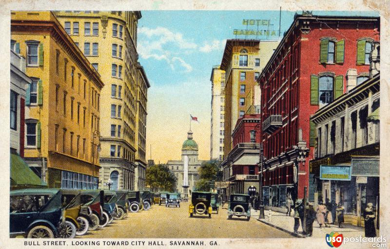 Pictures of Savannah, Georgia: Bull Street looking toward City Hall